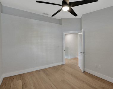 876 Jeffery Street - Photo Thumbnail 16