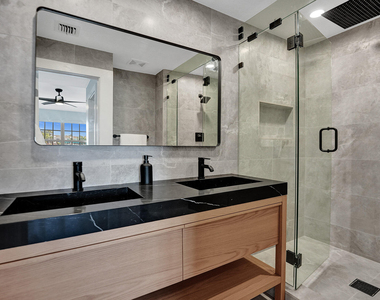 876 Jeffery Street - Photo Thumbnail 25