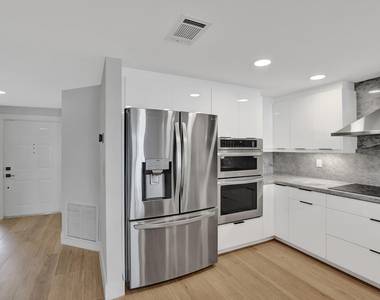 876 Jeffery Street - Photo Thumbnail 5