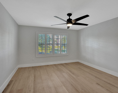876 Jeffery Street - Photo Thumbnail 18