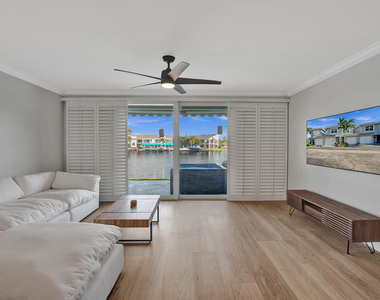 876 Jeffery Street - Photo Thumbnail 8