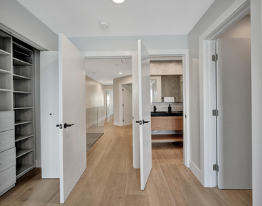 876 Jeffery Street - Photo Thumbnail 23