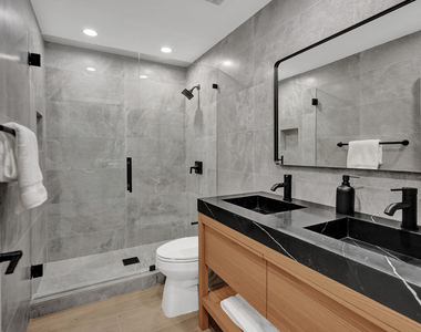 876 Jeffery Street - Photo Thumbnail 14