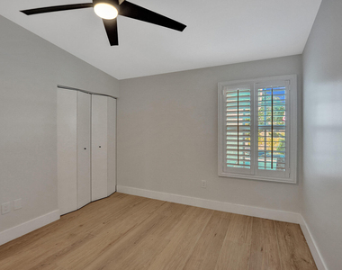 876 Jeffery Street - Photo Thumbnail 17