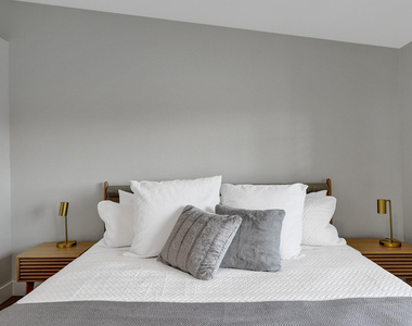 876 Jeffery Street - Photo Thumbnail 22