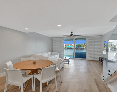 876 Jeffery Street - Photo Thumbnail 7