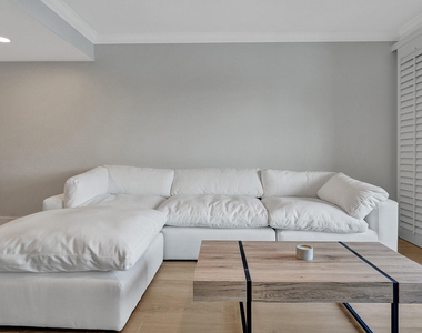 876 Jeffery Street - Photo Thumbnail 10