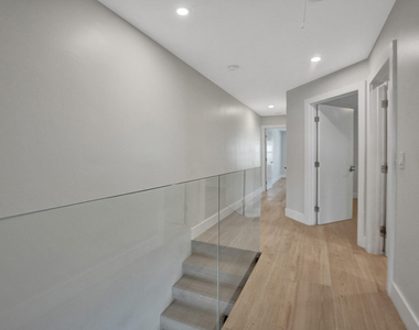 876 Jeffery Street - Photo Thumbnail 27