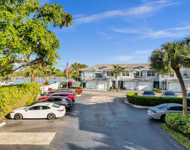 876 Jeffery Street - Photo Thumbnail 32