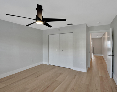 876 Jeffery Street - Photo Thumbnail 19