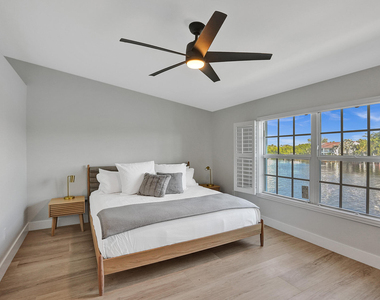 876 Jeffery Street - Photo Thumbnail 21