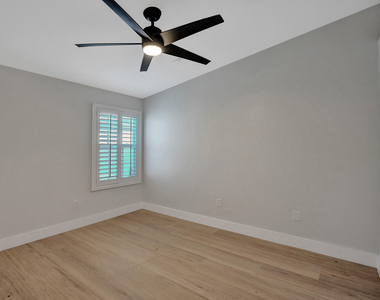 876 Jeffery Street - Photo Thumbnail 15