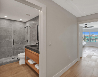 876 Jeffery Street - Photo Thumbnail 13