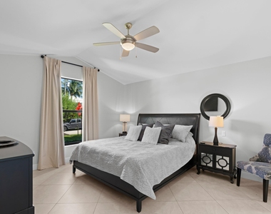 1050 Brooks Lane - Photo Thumbnail 23