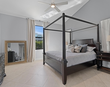 1050 Brooks Lane - Photo Thumbnail 21