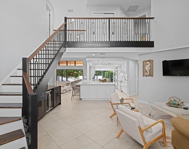 1050 Brooks Lane - Photo Thumbnail 2