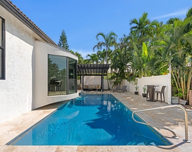 1050 Brooks Lane - Photo Thumbnail 41