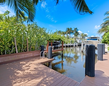 1050 Brooks Lane - Photo Thumbnail 43