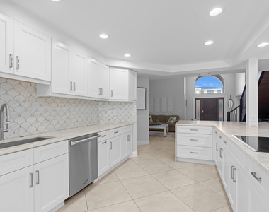 1050 Brooks Lane - Photo Thumbnail 4