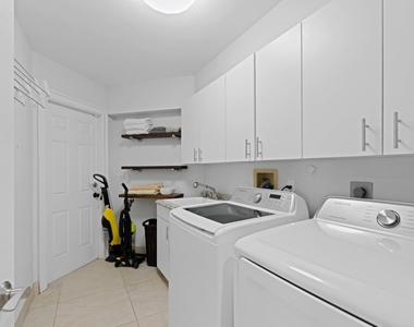 1050 Brooks Lane - Photo Thumbnail 33