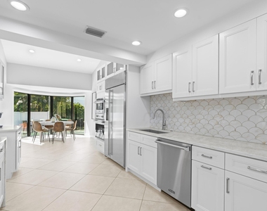 1050 Brooks Lane - Photo Thumbnail 7