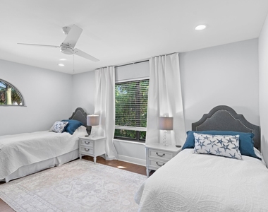 1050 Brooks Lane - Photo Thumbnail 27
