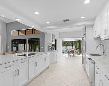 1050 Brooks Lane - Photo Thumbnail 6