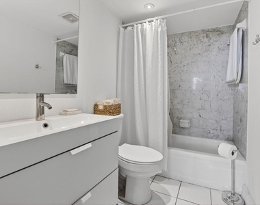 9820 S Hollybrook Lake Drive - Photo Thumbnail 5