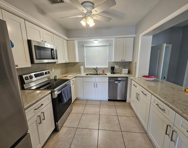 1621 Seaway Drive - Photo Thumbnail 6