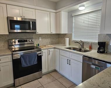 1621 Seaway Drive - Photo Thumbnail 5