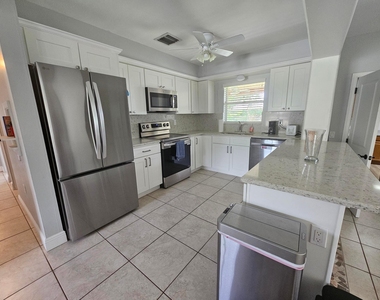 1621 Seaway Drive - Photo Thumbnail 4