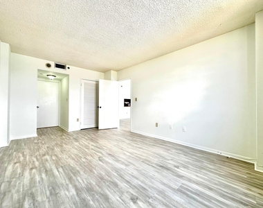 1470 Ne 123rd Street - Photo Thumbnail 3