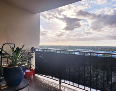 1470 Ne 123rd Street - Photo Thumbnail 5