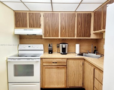 1470 Ne 123rd Street - Photo Thumbnail 2