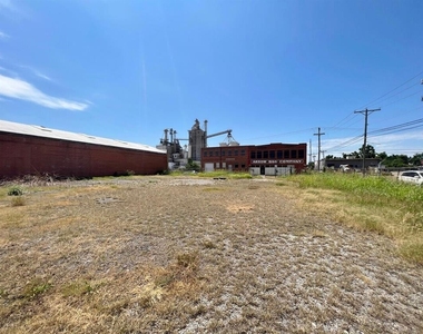1139 Nw 4th Street - Photo Thumbnail 1