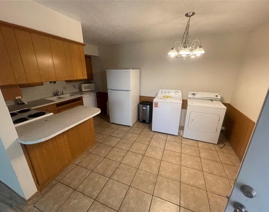 716 N Elm Street - Photo Thumbnail 2