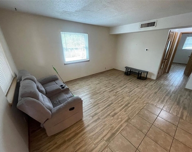 716 N Elm Street - Photo Thumbnail 1