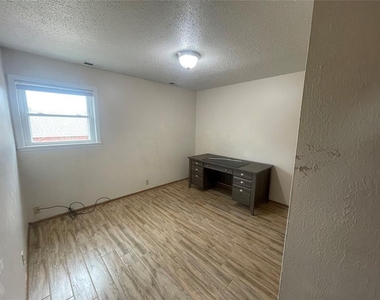 716 N Elm Street - Photo Thumbnail 4