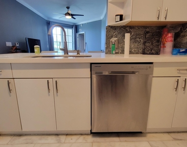 533 Ne 3rd Avenue - Photo Thumbnail 4