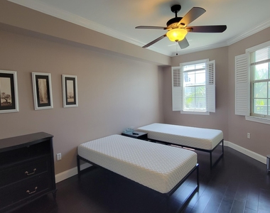 533 Ne 3rd Avenue - Photo Thumbnail 8