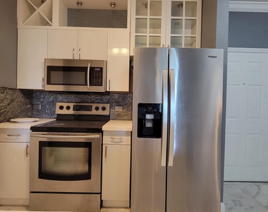 533 Ne 3rd Avenue - Photo Thumbnail 3