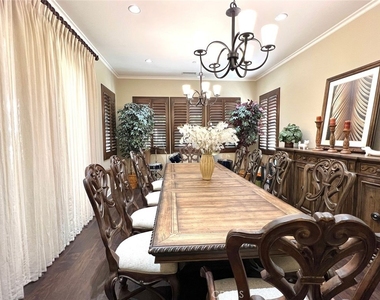 540 N Bardsdale - Photo Thumbnail 4