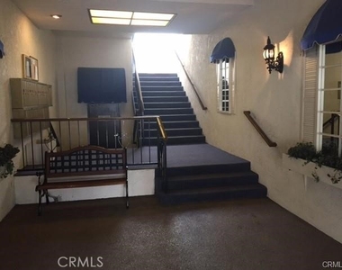 5255 Bellingham Avenue - Photo Thumbnail 1