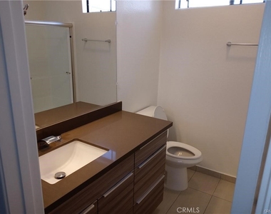 5255 Bellingham Avenue - Photo Thumbnail 9