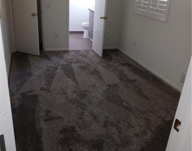 5255 Bellingham Avenue - Photo Thumbnail 13