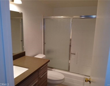 5255 Bellingham Avenue - Photo Thumbnail 12