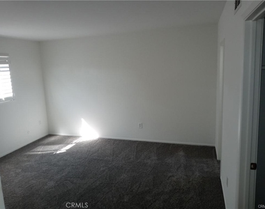 5255 Bellingham Avenue - Photo Thumbnail 7