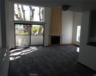 5255 Bellingham Avenue - Photo Thumbnail 3