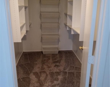 5255 Bellingham Avenue - Photo Thumbnail 8