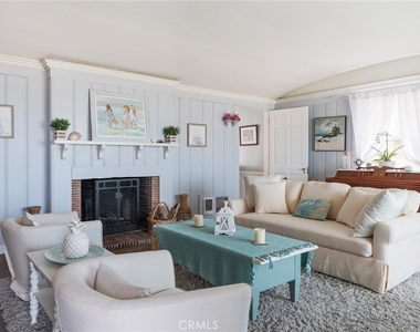 1818 The Strand - Photo Thumbnail 13